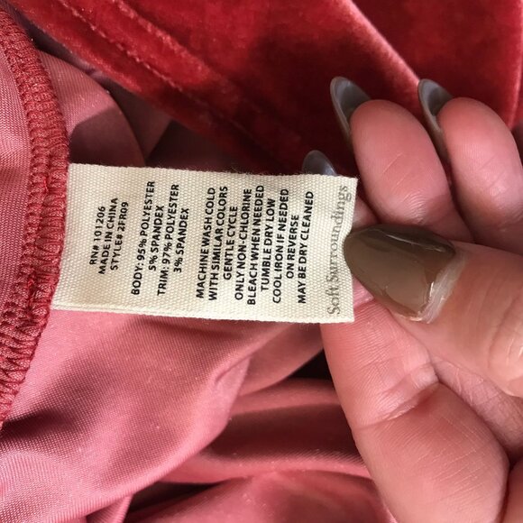 SOFT SURROUNDINGS - WOMENS LARGE - RED VELOUR LONG SLEEVE BUTTON UP COLLARED TOP - Picture 13 of 13